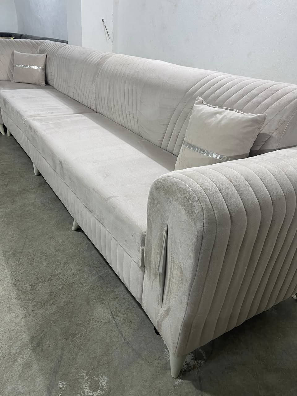 سەرەتا بەناوی خوای گەورەو میهرە بان 
ئەم تاقمە L بۆ فرۆشتن  
بێعەیبە زۆر پاکوو خاوێنە 📦
نەخش کۆم پیوتەریە تابڵیی جوانە 
ژ.م ***********
