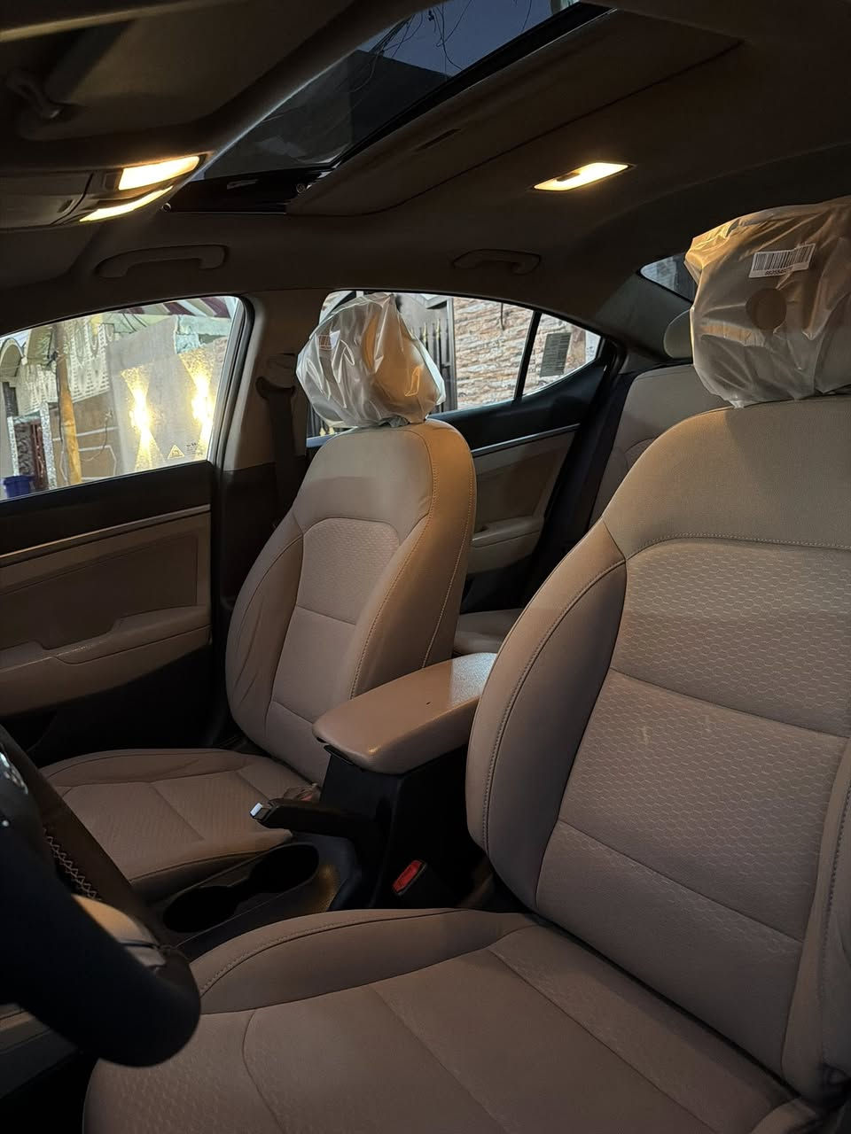 السلام عليكم النترا 2020 خليجي 
السيارة مكفوله من الضربه والصبغ والتبديل والبارد
مكينة 2000 دوش 
فول مواصفات ( بصمة تشغيل ، بصمة ابواب ، فتحة بالقمارة ، شاشة وكاميرا خلفية ، حساس امامي وخلفي ، تحكم ستيرن، اشاير بالمري والمري شفط ، مود درايف ، بصمة صندوق ، تبريد قطعتين ) 
رقم بغداد الجديد هزه او سنويه جديده تحويل مباشر  
مكان السيارة بغداد الكرخ شهداء البياع 
السعر155 ورقة وبيها مجال 
للاستفسار  
***********
***********
