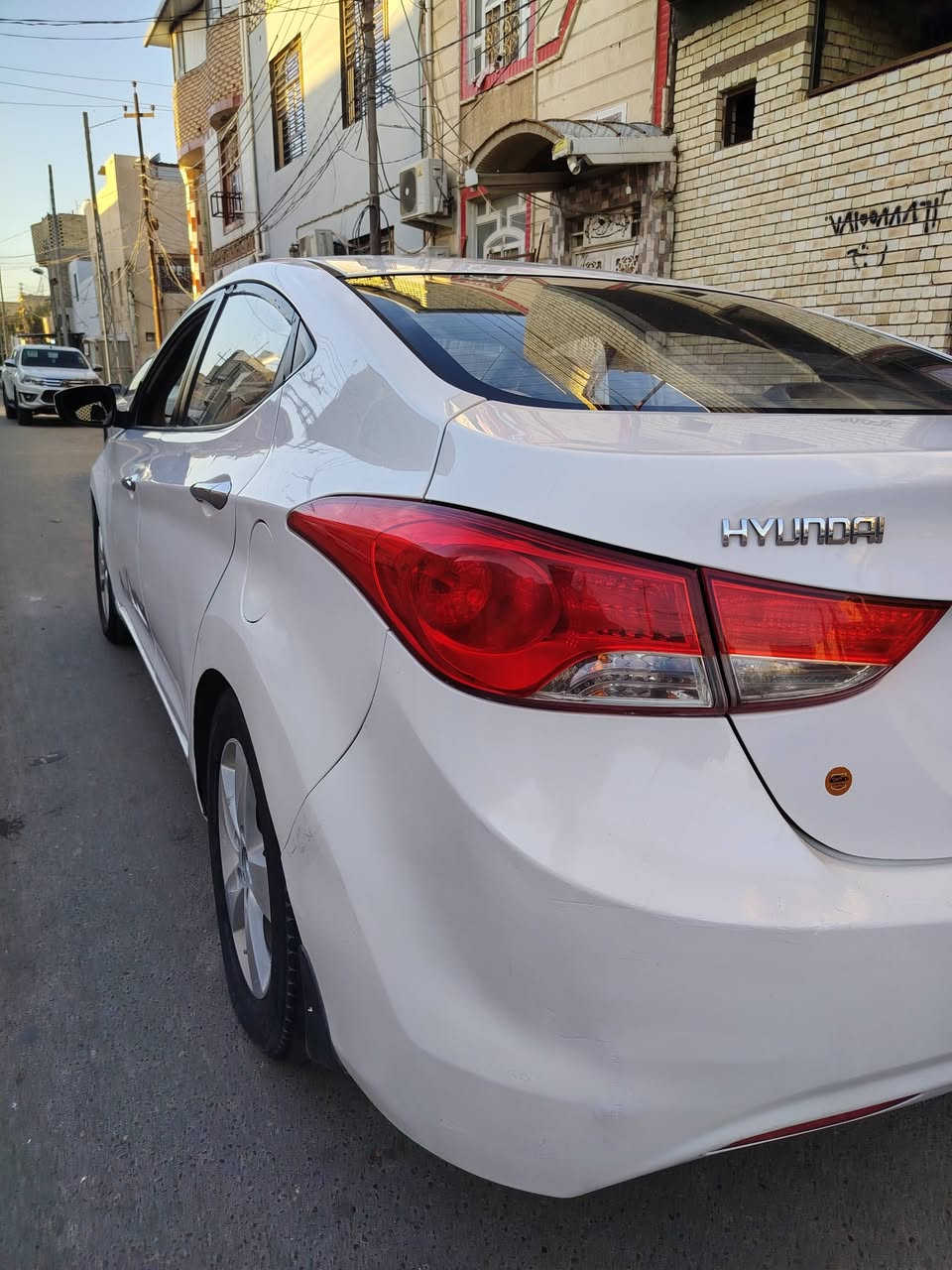 :🚗 هيونداي إلنترا 2014 (خليجي) للبيع - في النجف  :   : خليجي، مواصفات فول عدا البصمة (سويتش) 🌟فتحة سقف (سلايد روف)تحكم ستيرن كامل وباقي مواصفات الفول الخليجي المعروفةالمحرك والـكير: محرك حجم 1800cc وكير بحالة ممتازة جداً، سيارة جاهزة من كلشي وما تحتاج أي مصروف ⚙️حالة البودي: بيها 4 قطع ، وللأمانة والضمان نبيع (حزام)، والداخل مكفول ونظيف جداً.السعر المطلوب: 88 ورقة (8,800$) وبيه مجال  للشراي  💵مكان السيارة: النجف الأشرف - شارع المدينة 📍  .📞 للتواصل والاستفسار:رقم الهاتف: [  ***********  ]المراسلة: متواجد [اتصال / واتساب]
