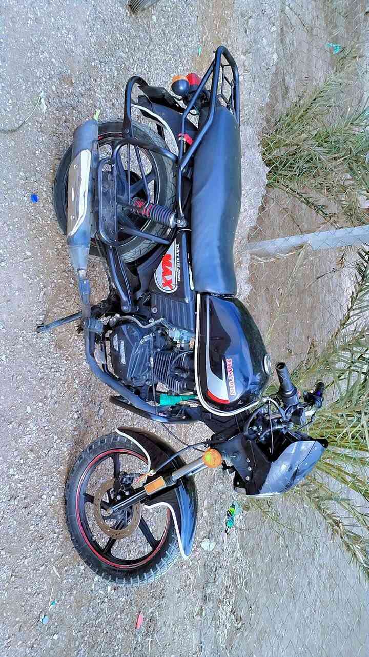 يا الله السلام عليكم دراجه دايون للبيع موديل 21 اوراق سكنر مكفوله كفاله عامه محرك 200 سويج سجينه  كتابه حمره  سلف كهربائيات كله شغال   انضف من الصوره تجي وتشوف بعينك السعر 950 وبيه مجال الشراي يتصل وبيك خير وتدلل ***********
