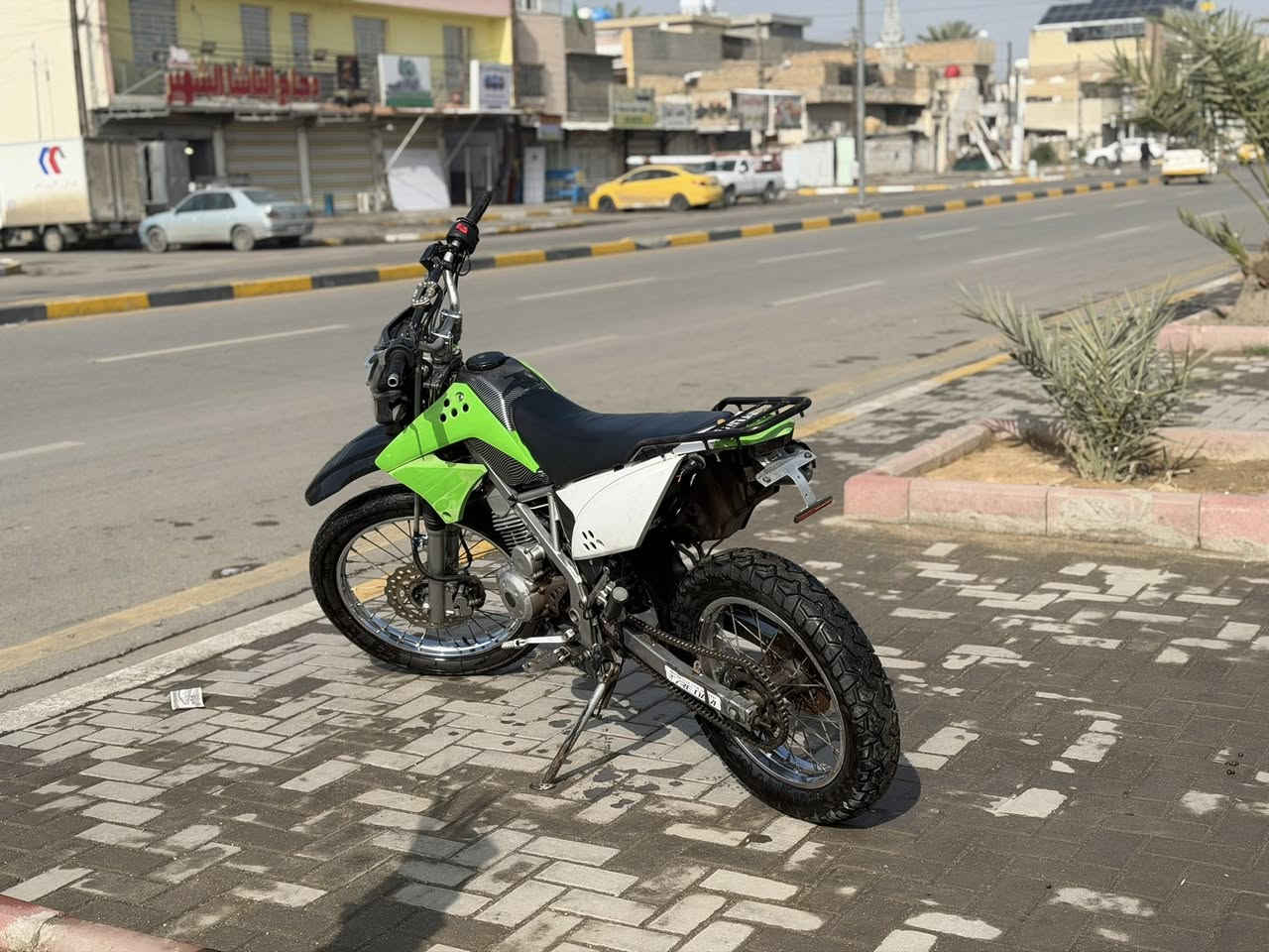 السلام عليكم اخوان دراجة قفاز ياباني نوزل الدراجة نضيفة خير من الله اريد مراوس ب كاوسكي  كون نضيفة و كاملة مكملة الدراجة برغي ب المكينة ما مفتوح منهة جيب فيتر وتعال افحص و اطيك بيهة ضمان سرقة و ضمان مكينة الي عندة كاوسكي يراسلني  او يتصل ع هاذة الرقم ***********+العنوان بغداد حي العامل
