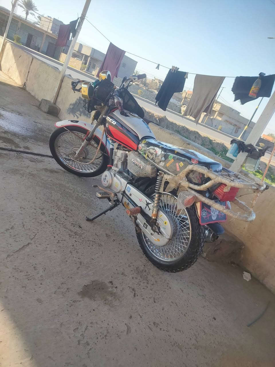 السلام عليكم 
موطور تايگر 20 ابل ختم محرك شرط ما مفتوح وزن ثقيل 
موطور نضيف مال جناي شغال من الطارف لطارف 
شلعه ومعدل نار 🔥
السعر 500 وبي مجال بسيط 
.

***********
