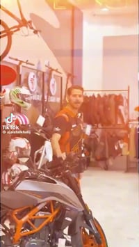 عندي دراجه كي تي ام دوك ماشيه 1000 بعدها زيرو رقم بغداد الدراجه كل غرا...