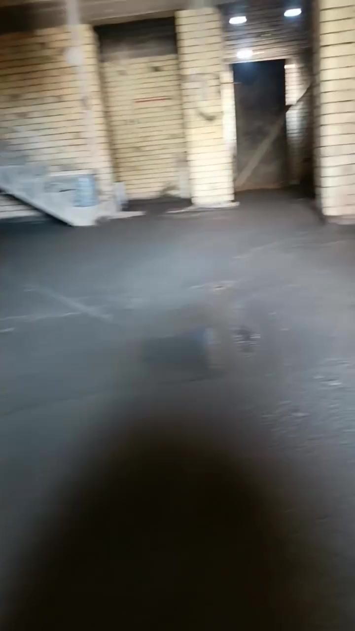 ***********،، السلام عليكم ورحمه الله وبركاته اخوان احنا جماعه الصب اليدوي اللي عنده صبه نظافه اللي عنده السطح شغل نا درجه اولى موجوده خباطه موجود ومركزي داخل البصره
