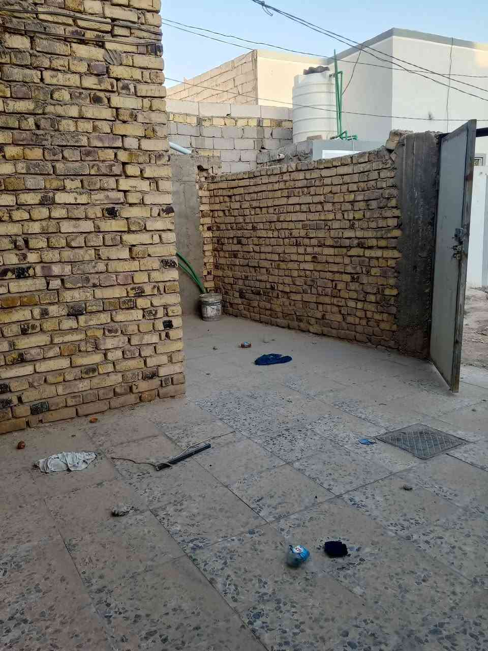 السعر الســابق : 45
السعر الحــالي 40 
مرقم بلديه ضمن قرار 320
#مكتب_الشكري_للعقار  #عرض 
🌍 الموقع :النجف الاشرف_  الكوفه شارع المطار السايدين 
شارع 17 بـ شارع 30 
----------------------------------------
🔳  زراعي 
🔳 المساحه 150
🔳دار سكن زراعي جاهز عايز فقط سقف ثانوي 
--------------------------------
🧾 تفاصيل البيت 🧾
يحتوي علئ  غرفتين وصاله ومطبخ وحمامات وتخاريج واستقبال 
الأساس صب السقف صب طابوك 
كافه الخدمات متوفره 
---------------------------
☎️ للاستفسار 
واتساب ***********
‏‪+964 787 969 5165‬‏
🛣️عنوان المكتب النجف الأشرف _ الكوفه شارع المطار السايدين مقابل جوهره العرب مباشرتٱ مكتب الشكري للعقار
