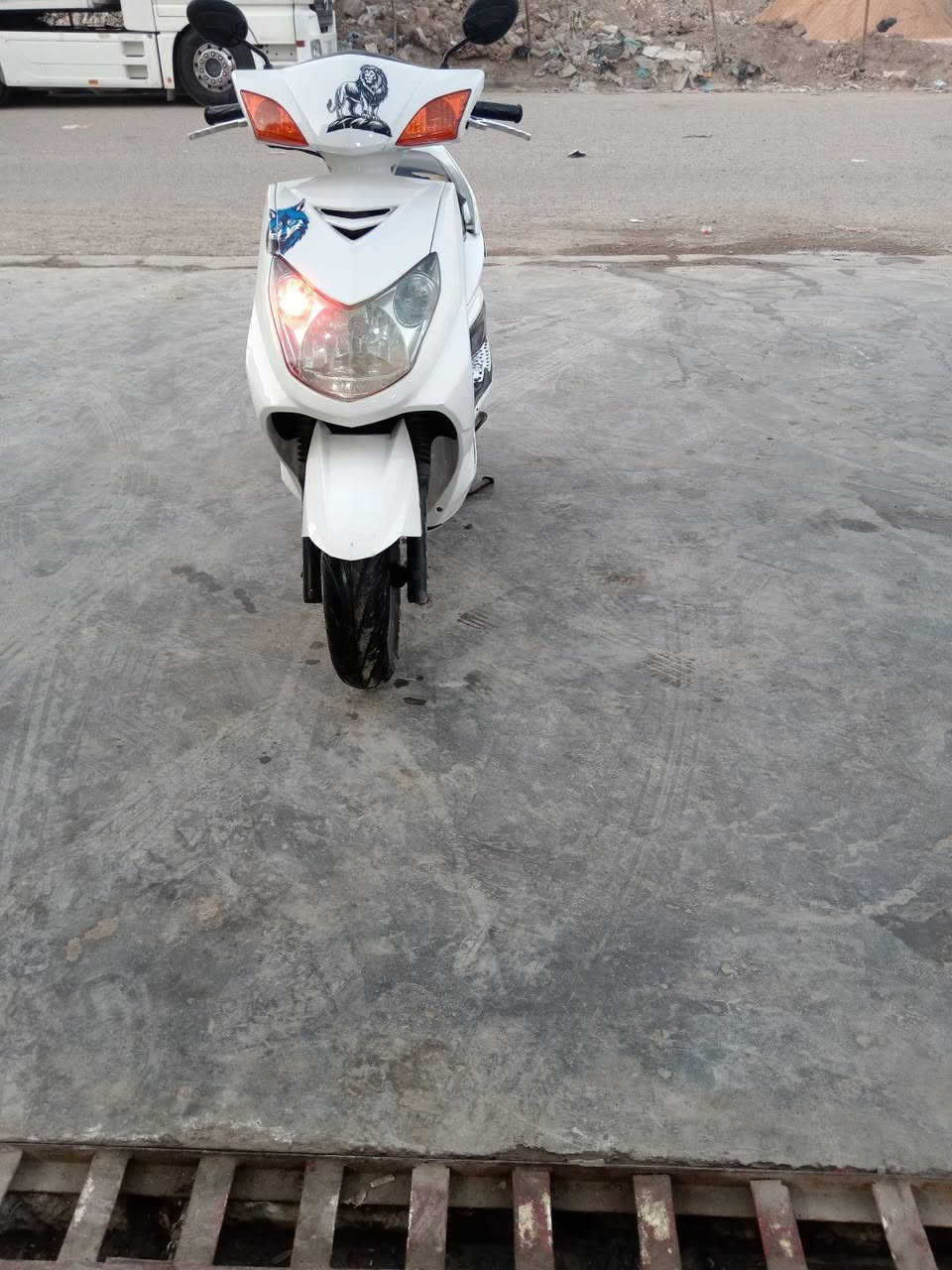 دراجه سكنس فحل ابلاديه مكفوله كفاله عامه مكينتها حيل ناعمه سلف هندر كهربائيات كلها شغاله اوراقها كامله السعر 550 العنوان الشعب التلفون ***********
