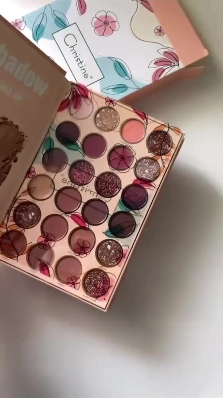 باليت دفتري من ماركة دايموند بيوتي (الأصلي UK)  بكوالتي عالي جداً😍
يحتوي الدفتر على 

24 لون ظلال عين كريمي ومخملي وكليتر 
6 درجات إضاءة بألوان طبيعية 
6 درجات بلشر ناعم جداً بألوان لايستغنى عنها 
4 درجات كونتور وبرونز 
3 درجات باودر حاجب

السعر  18 الف 
🚘 يوجد خدمة توصيل لجميع محافضات العراق ٤ الاف 🚘


**إذا كنت صاحب هذا الإعلان وتريد حذفه لأي سبب، رجاءا أرسل رسالة إلى الدعم الفني**