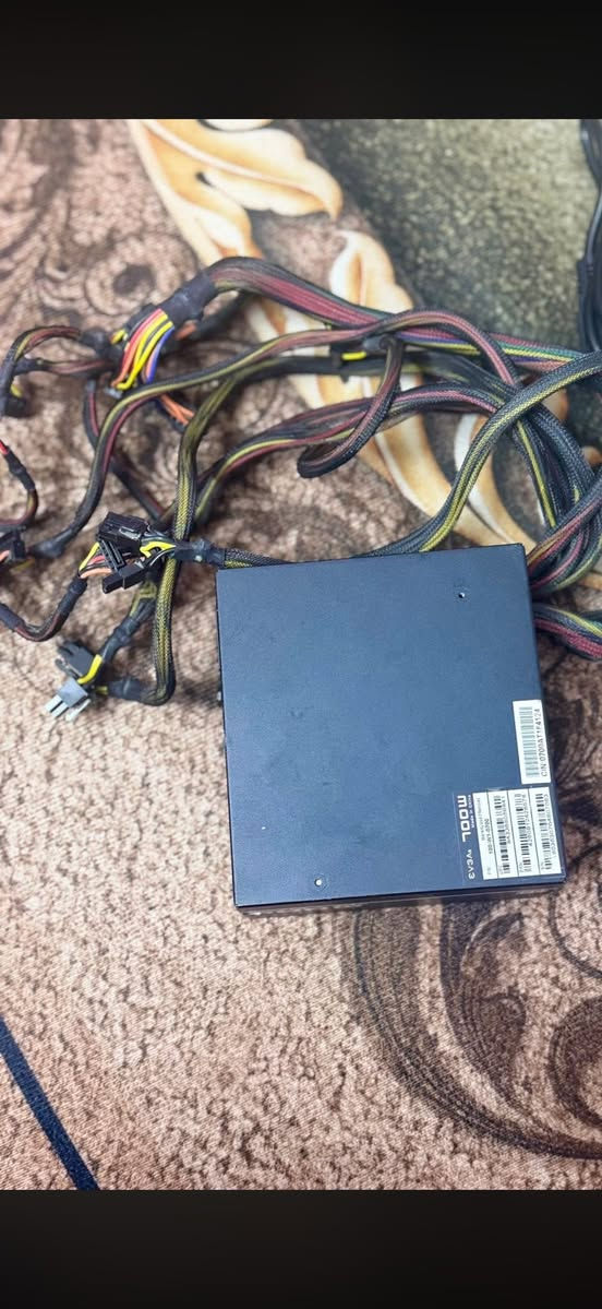 للبيع قطع PC بحالة جيدة
🔹 مبرد (CPU Cooler)

 • شغال 100%�💰 السعر: 25,000 دينار

🔹 باور سبلاي 700W

 • شركة MooL VG

 • قدرة 700 واط�💰 السعر: 55,000 دينار

متوفر توصيل لجميع المحافظات


**إذا كنت صاحب هذا الإعلان وتريد حذفه لأي سبب، رجاءا أرسل رسالة إلى الدعم الفني**