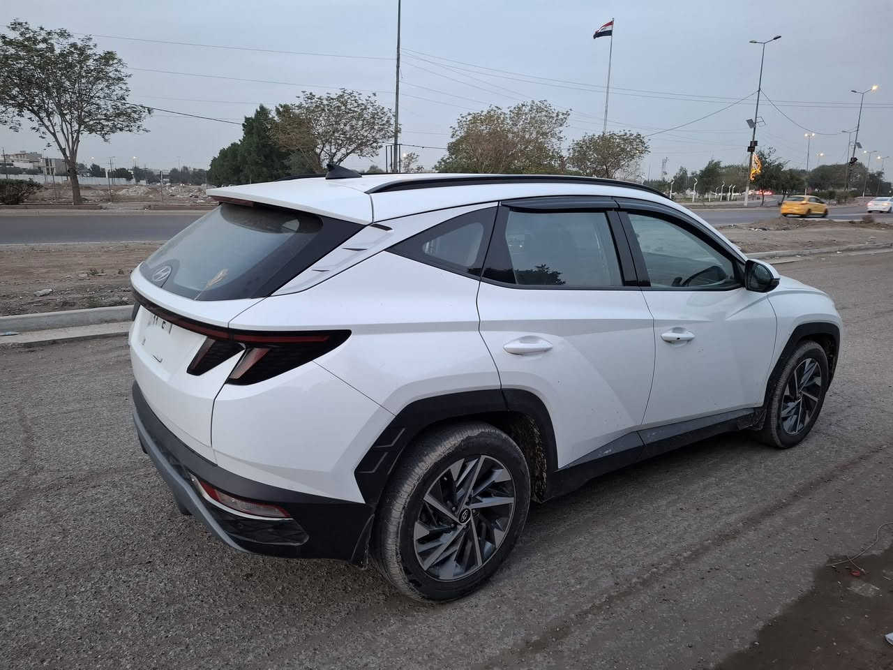 توسان ٢٠٢٤خليجي ع وضع الشركه كفاله عامه
ماشيه 80
مواصفات 
داخل ابيض 
بصمه 
شاشة 
حساس امامي خلفي 
لد مانع انزلاق 
٣ انظمة قياده 
ترحيب 
تشغيل عن بعد 
مكينة ٢٠٠٠ دوش 
شاشة ديجتل 
قطعتين تبريد 
مقاعد كهرباء
بردات خلفيه
بصمه ابواب٢
ماعدا البنراما
مكان السيارة بغداد كاظمية 
السعر 217 ورقه وبيه مجال 
الاتصال ***********
