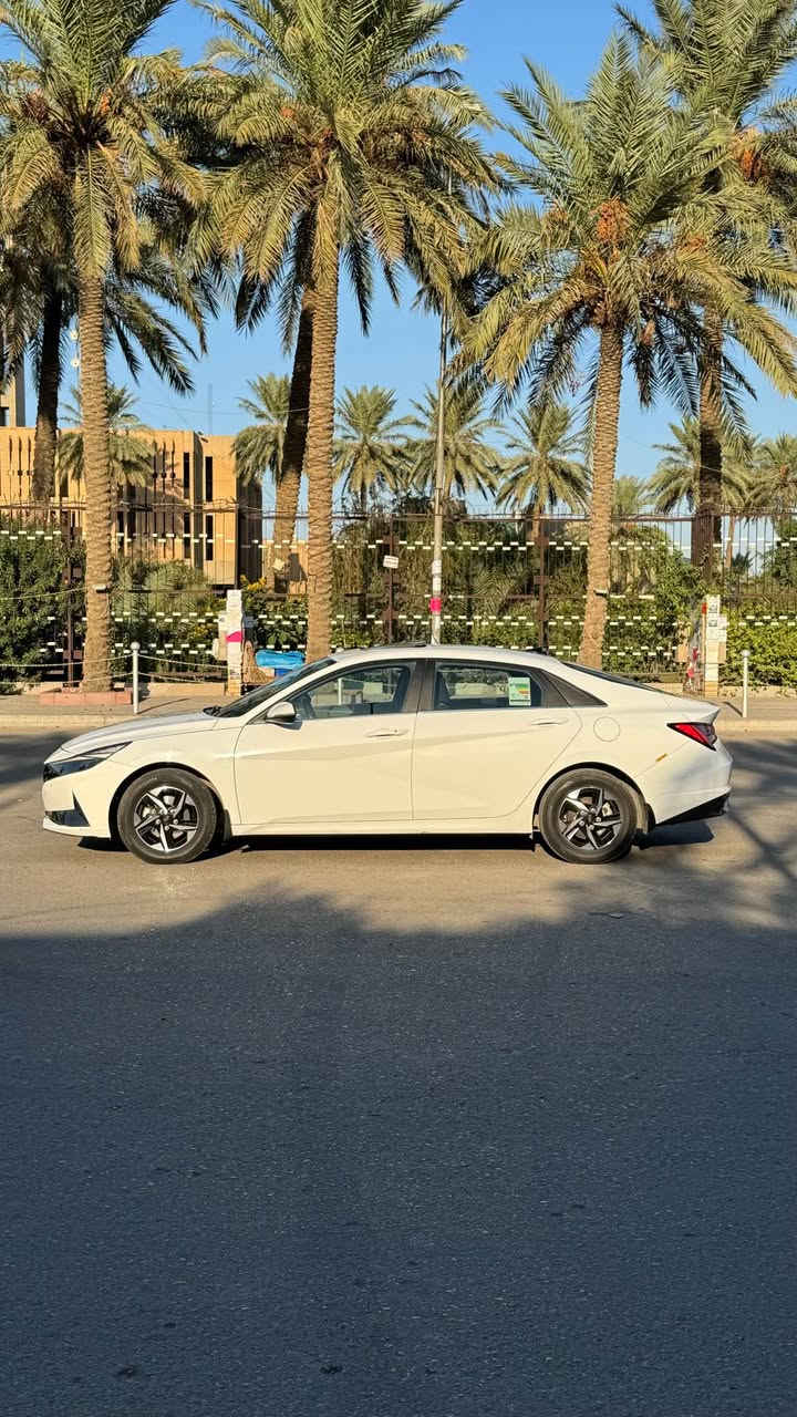 🚘 للبيع النترا 2023 خليجي 🚘
🔹 اللون: أبيض
🔹 المحرك: 2000cc
🔹 وارد خليجي
🔹 كير AT المرغوب
🔹 الممشى: 80 ألف
✨ فول مواصفات: 
✔️ فتحة سقف 2 طكه
✔️ بصمة وتشغيل عن بعد
✔️ حساسات أمامية وخلفية
✔️ نظام ترحيب
✔️ مرايا شفط
✔️ شاشة أصلية تدعم Apple CarPlay و Android Auto
✔️ 3 وضعيات قيادة (Eco / Normal / Sport)
✔️ نظام ABS
✔️ تبريد ثلاجة قطعتين
📌 السيارة بانزين محسن بالكامل
📌 الدهن كله أصلي
📌 باتري جديد
📌 مكفولة محرك وگير
🔧 الملاحظات:
باب خلف السايق صبغ
الجاملخ الخلفي عكس السايق صبغ
بارد بلبنيد شوية
رصعات خفيفة بالدواسة
بيها دواسة بسيطة تحت باب السايق 
💰 المطلوب: 165 وفيها مجال للشراي
📍 المكان: بغداد - حي الجهاد / حي الحسين
📞 *********** بغداد, العراق
