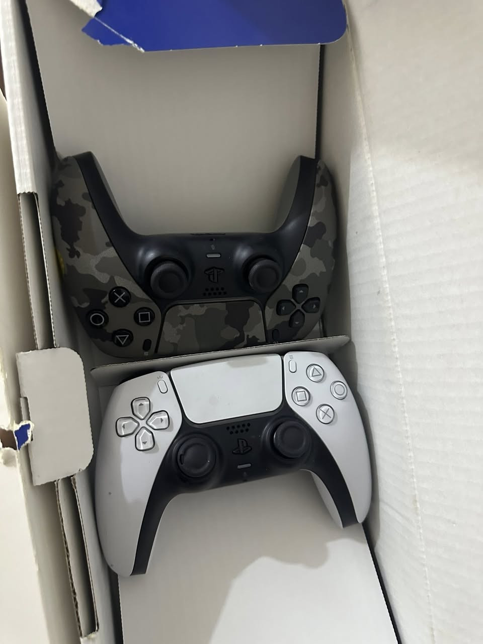 بلي فايف سلم اخو الجديد ثنين جوستك وحدة الاصلية وحدة مال بالة وقاعدة مال بلي وقراص ثنين ابيع كامل 
السعر 700 وبي مجال قليل   
الرقم *********** مكاني البصره
