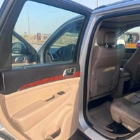 جيب لاريدو كراند شيروكي ٢٠١٣ وارد امريكي لمتد  بنوراما كشن جلد +كهرباء...
