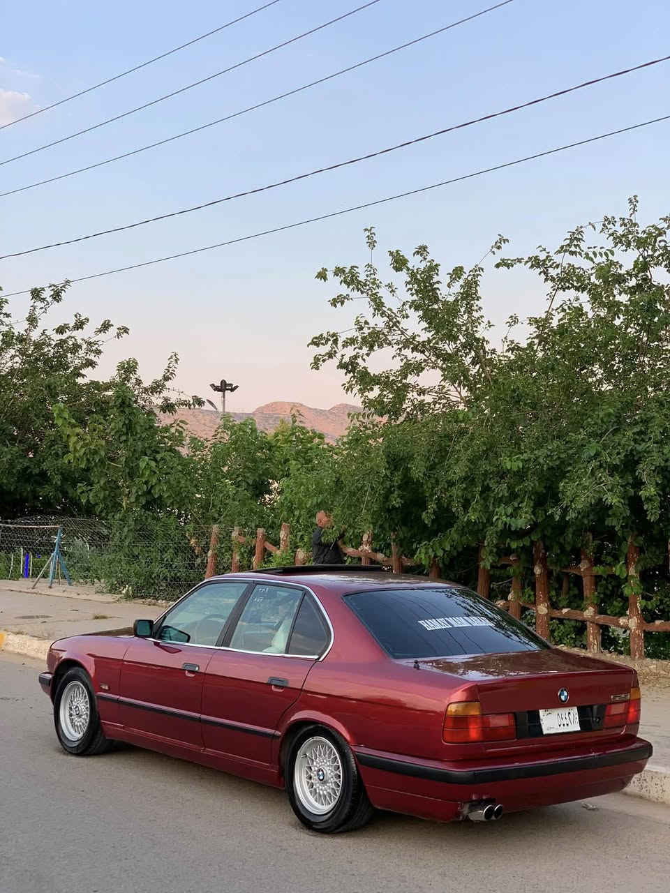 ماشاءالله لەماڵی هەموولایەک
Bmw 1991 525i
قەپات مواسەفات بەس گێڕ عادی 
ئاڕم پلاستیک ئاڕموو ئەوەلیات بەشەرت
پێش پان هەموو گیانی لەسەر دەقی بیلادی خۆی ماوە سبوخ عامە بۆ جوانی 
سلایت کوشن جلد ناو سپی کوشن سیاحی چوار جام کارەبای ٧ کەلە  تەبریدەکەشی مەزبوتە تەنها دوگمەی ئەیسیەکەی ئیش ناکا 
جەمپەکی زۆر بەسیتی پێشی هەیە جێگای باس نیە شانسیو سەرە دەبلو بەدەنەی نەگرتوە 
گێر مەکینە توندوو تۆڵی بەشەرت 
کارەبایەتی گشت گیانی بەشەرت 
لە ماڵەکە بێمنەتم چت حەز لێبوو بەشەرت چوار تایەو ویلی حەسیری لۆکی لە ژێرە  بۆ مەسرەف مەگەڕێ 
سعریشی ٥٢$ ماجال 
شوێنم کۆیە بۆ زانیاری زیاتر پەیوەندی بکە  ***********ڤایبەروو وەتس ئەپی لەسەرە
