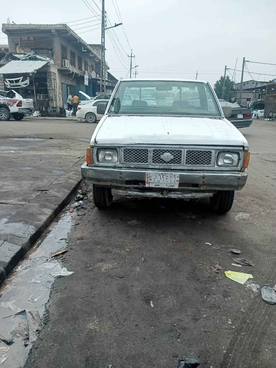 نيسان بيكب للبيع   اوتوماتيك  موديل 87 سنويه 27  مكان البصره الزبير  ***********
