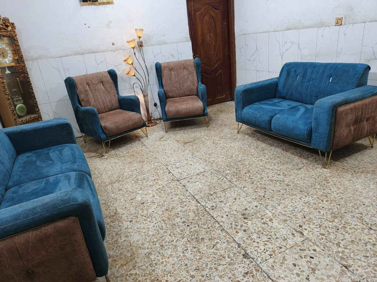 تخم 7 مقعد نظيف
سعره 220 وبي مجال مكان
 البياع يوجد توصيل بكروه ب واتساب
 ***********
