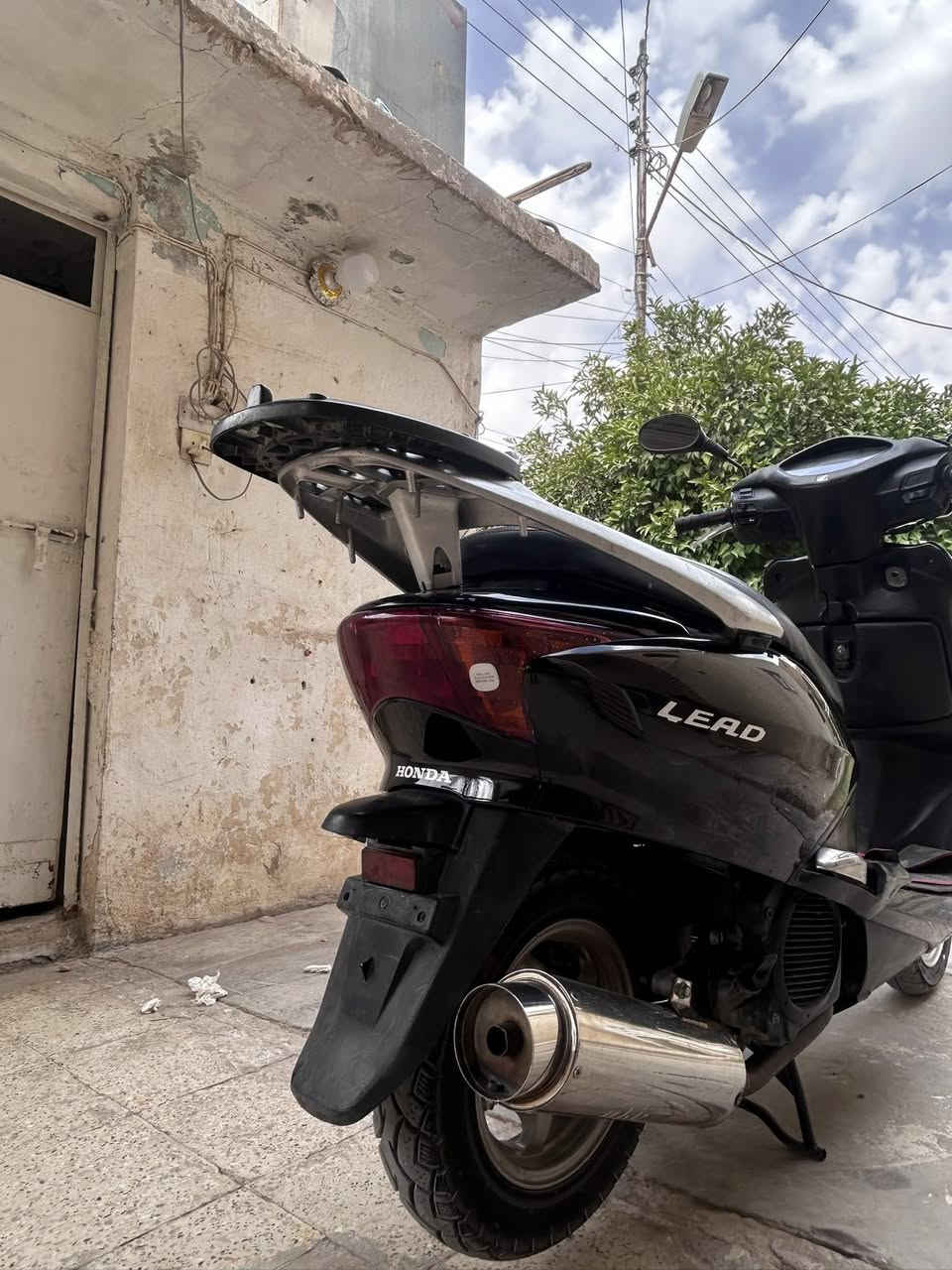 سلام عليكم ليدي حديث مفتوح وصارله اسبوع من يدخن دبلات الاماميه طاكه
تايرات جدد دبل خلفي جديد نوزل فيت بم جديد صالنصه رياضيه سعره 570 وبي مجال ***********
