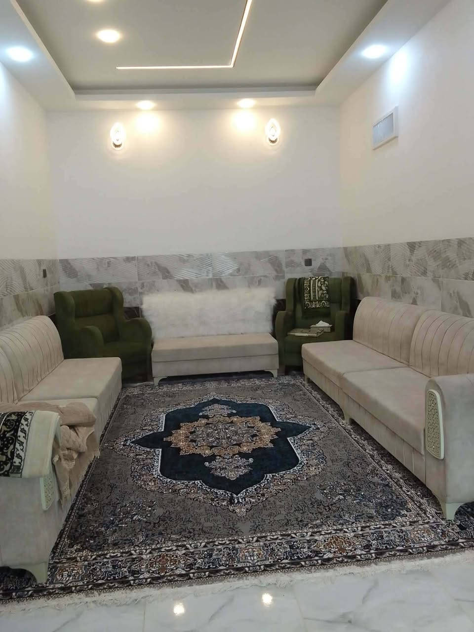 السلام عليكم ديوان تركي للبيع تسعه أمتار السعر 400 ويه الكراسي الاتصال على الرقم *********** او ***********
