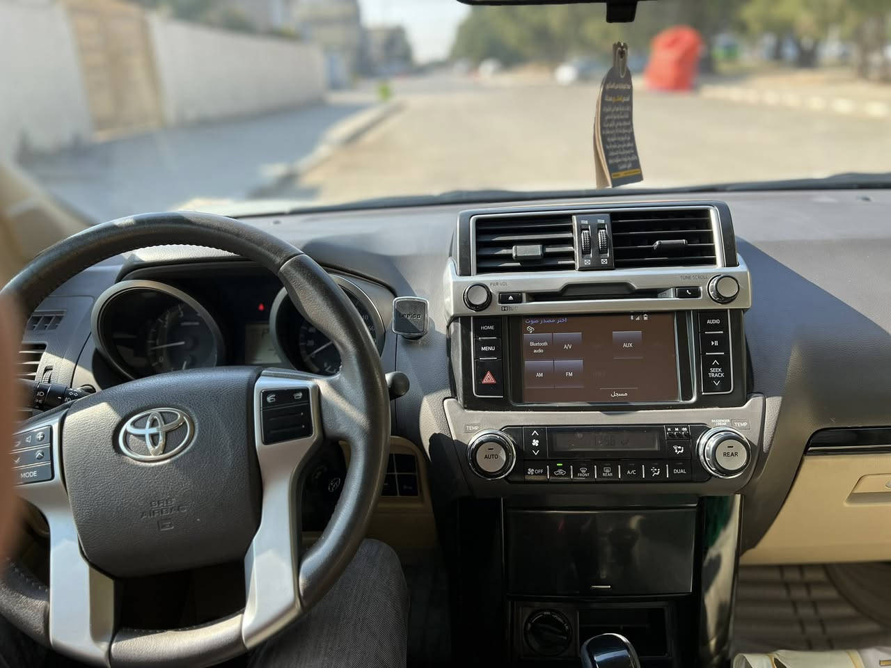 السلام عليكم ابرادو ٢٠١٤ رقم أربيل أنكليزي  مكفوله عام  مكينه ٢٧٠٠  تبريد ٣ قطع تخم تاير جديده. مال جنابه ماشيه ١٦٢ 
السعر ٢٧٠ وبيه مجال مواصفات البرادو معروفه
***********
