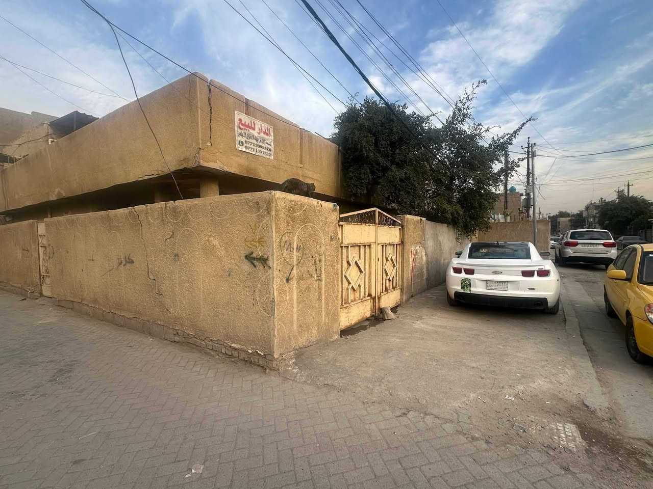 السلام عليكم البيت للبيع بناءقديم مساحة 260متر واجهة 13ونزال20 البيت بيعاع قطعة اراض موقع البيت زعفرانيه باظهره شارع المهد البيت ركن للاسفارتنه الاتصال على الرقم ***********
