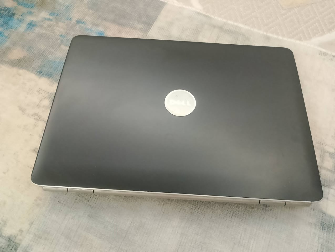 السلام عليكم
لاب توب نوع Dell
دفتري يفتح لغاية ١٨٠ درجة 
شاشة ١٧ فل اج دي 
رام واحد كيكا 
بروسيسر ٢ كيكا 
هارد ٥١٢ كيكا بايت 
معرف كارت الشاشة والصوت 
بطارية ساعة ونص تشغيل 
مع شاحنة اصلية 
نظام وندوز ٧ محدث 
مع كافة التعاريف والبرامج المكتبية 
نظافة الجهاز ٨٥٪ 
بدون اي عطل 
للبيع بسعر مناسب جدا 
١٥٠ الف دينار فقط 
للتواصل ***********
