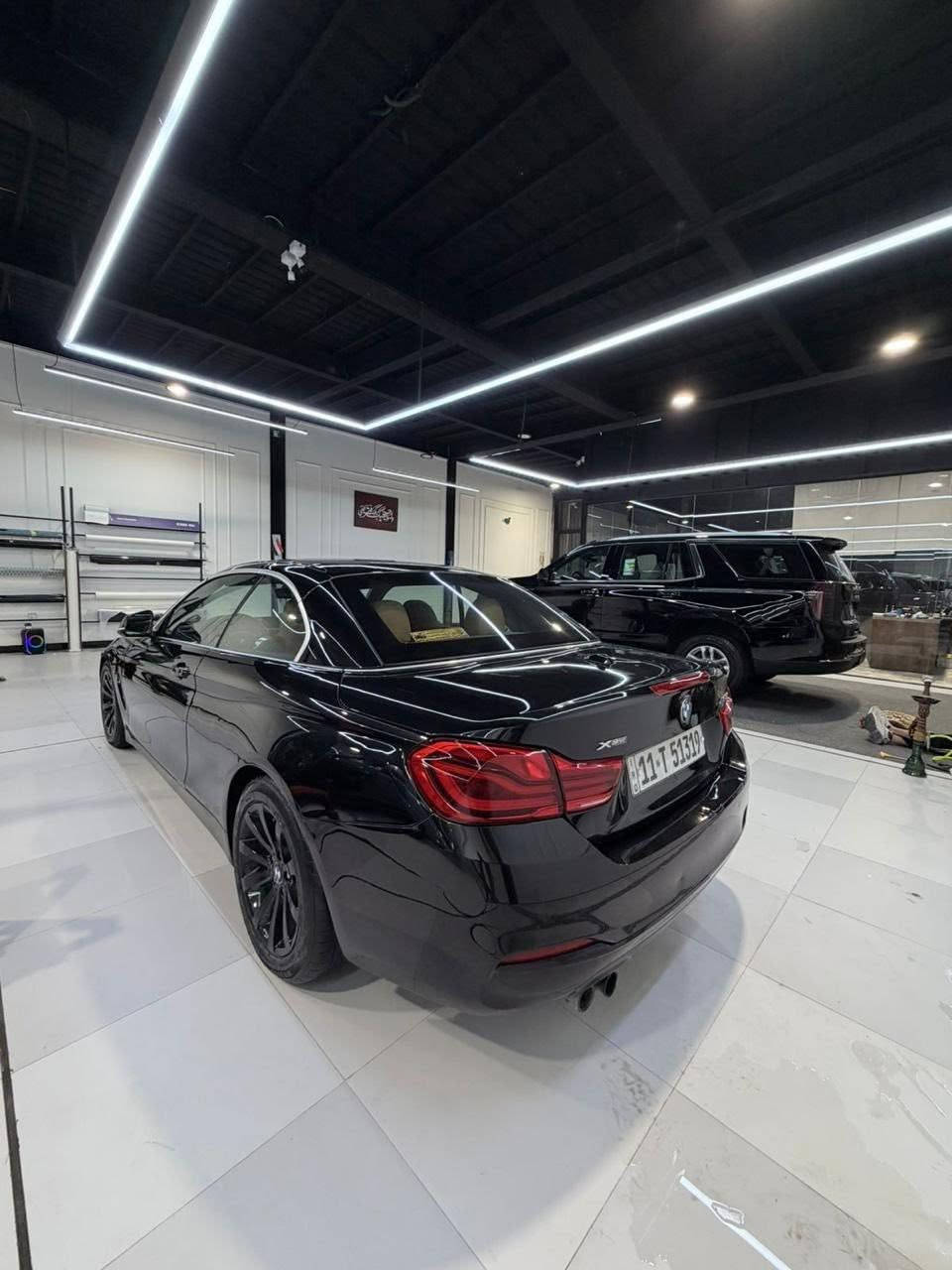 bmw موديل 2018 نوع كوبى الفئة i430 السيارة كشف حديد ثلاث قطع تنزل بالصندوق كشنات جلد لون اسود دواخل جوزي ماشيه 120  باب واحد رقم بغداد بأسمي بدون حادث تقرير مياه امطار تعمل وتسير فقط بيع بدون مراوس السعر 15000$ السيارة فول مواصفات كامله من كلشي بدون نواقص وشرط الفحص العنوان بصرة
***********
