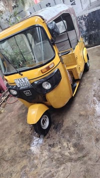 تكتك 21مرقمه رقم بغداد مكينه نضيفه مكفوله من صبغ بيه ضربه موضحه بصوره ...