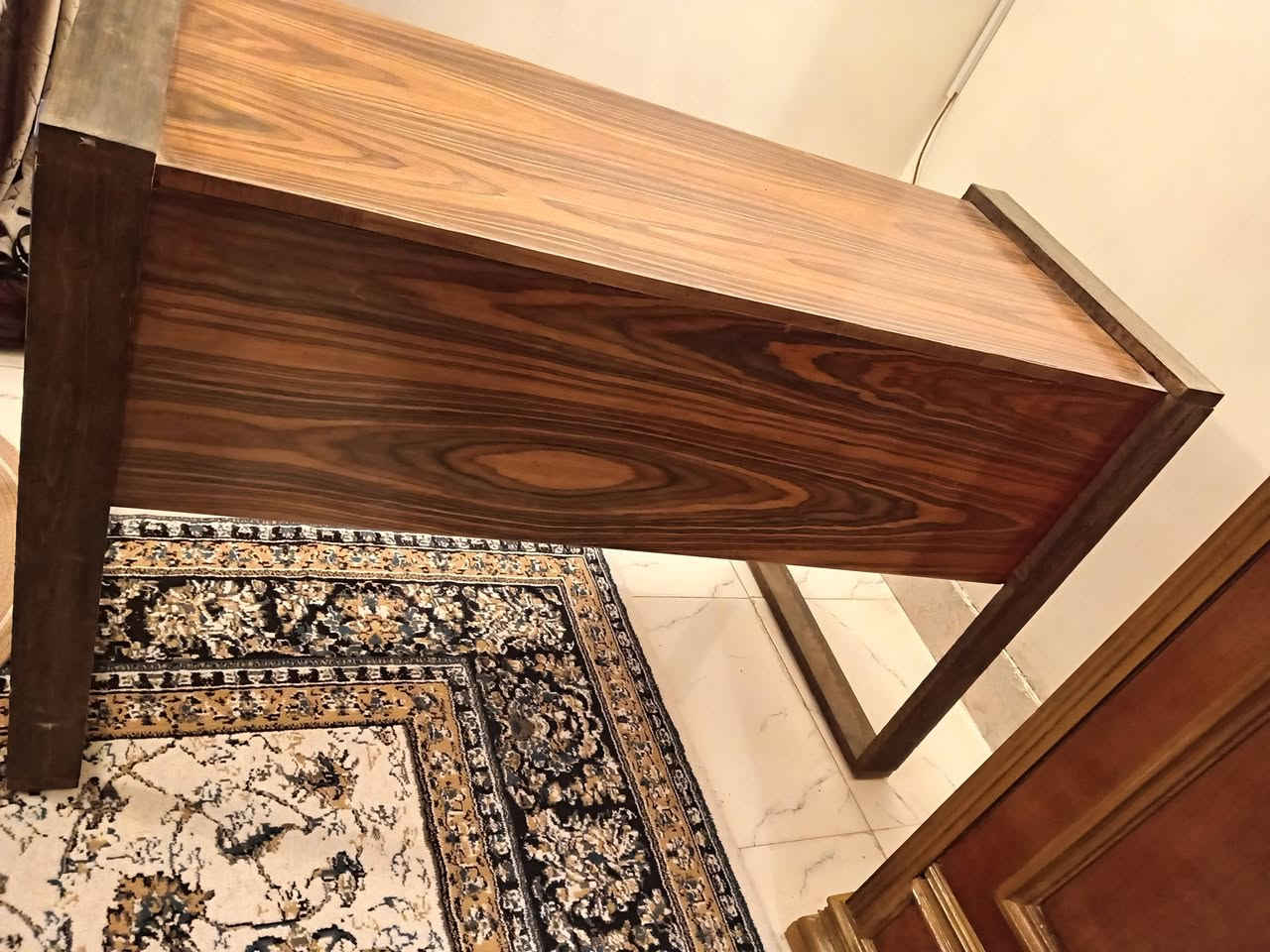 ميز مكتب اني نجرته  مع كرسي متحرك لبيع ***********واتساب
