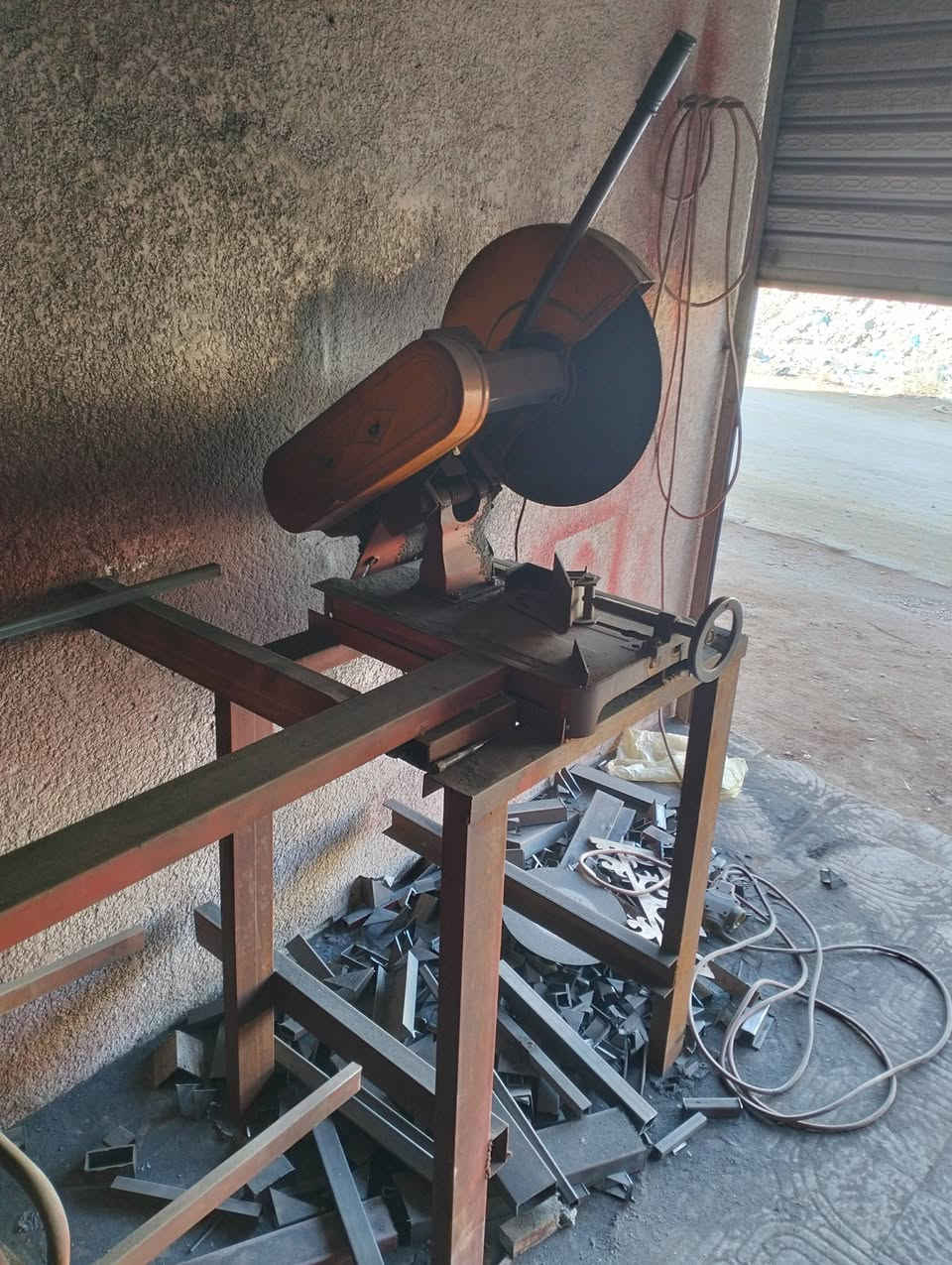 السلام عليكم غراض محل حدادة للبيع مع حديد ورمبه وفريمات كربلاء ***********
