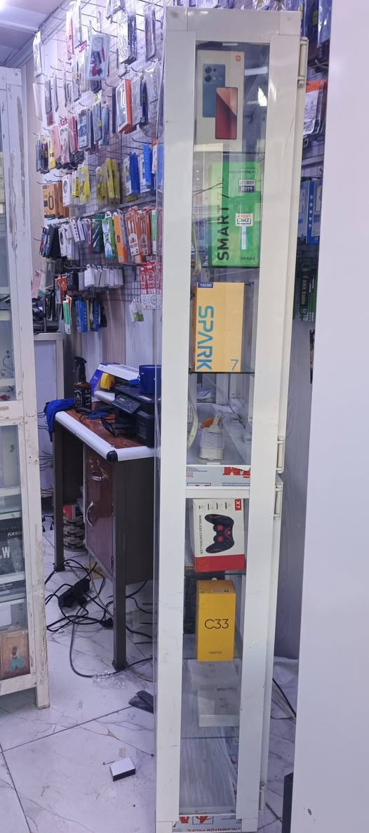 مكلف بلنشر رقم راعيهن ***********
فاترينات نضيفات كلش رتفاع مترين عرض متر نزال 25س
سعر الوحدة ١٢٥ وبيهة مجال رجائا  شراي يتصل فقط
