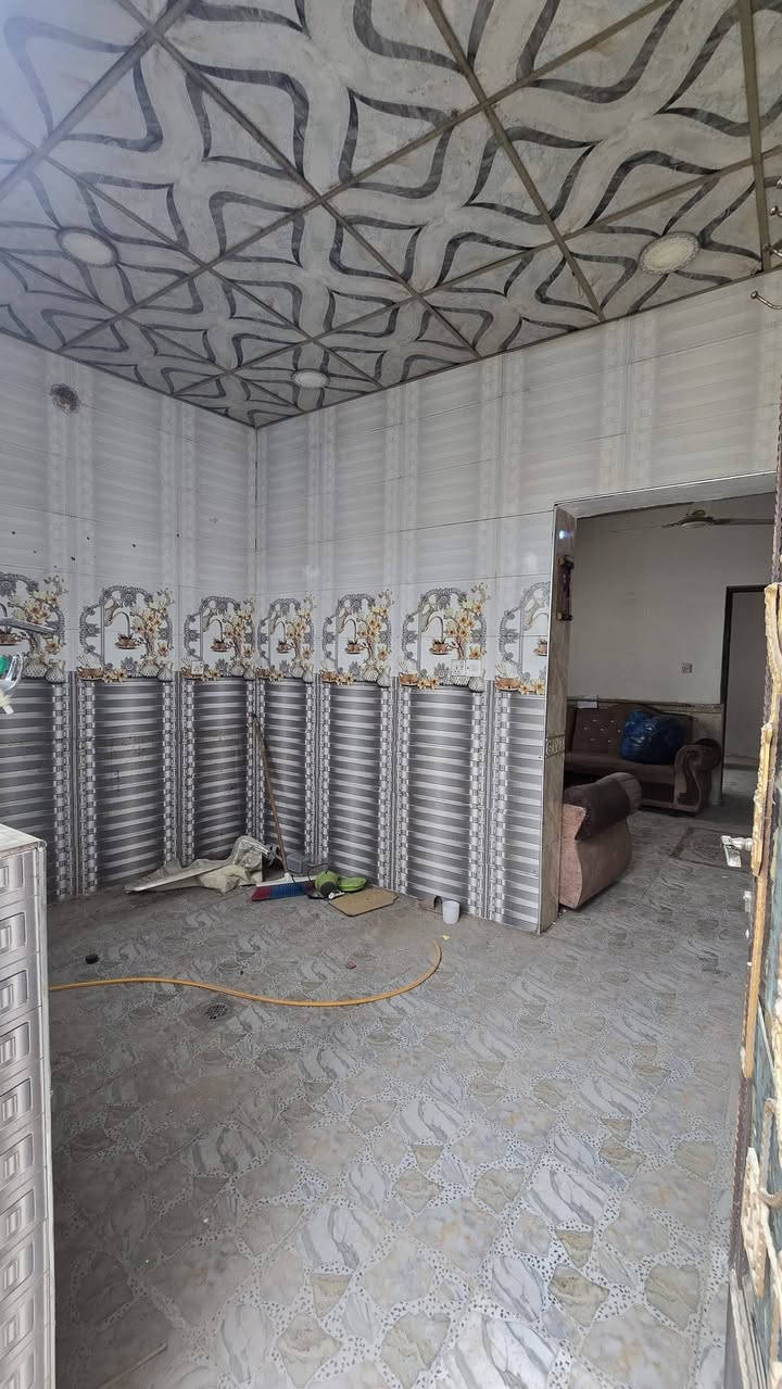 السلام عليكم ورحمة اللّٰه وبركاته
♦️🏘للبيع بيت زراعي ١٠٠ متر ركن قرب محطة وقود ريبال بالنجف البيت جاهز للسكن 
▪️البيت يحتوي على غرفتين وصالة واستقبال ومطبخ وحمامات عدد (٢) وسطح
🏡بناء البيت بلوك والسقف عگادة فرمستون والأرضية تجعيب 
للأستفسار ....
*********** تلفون ☎️
