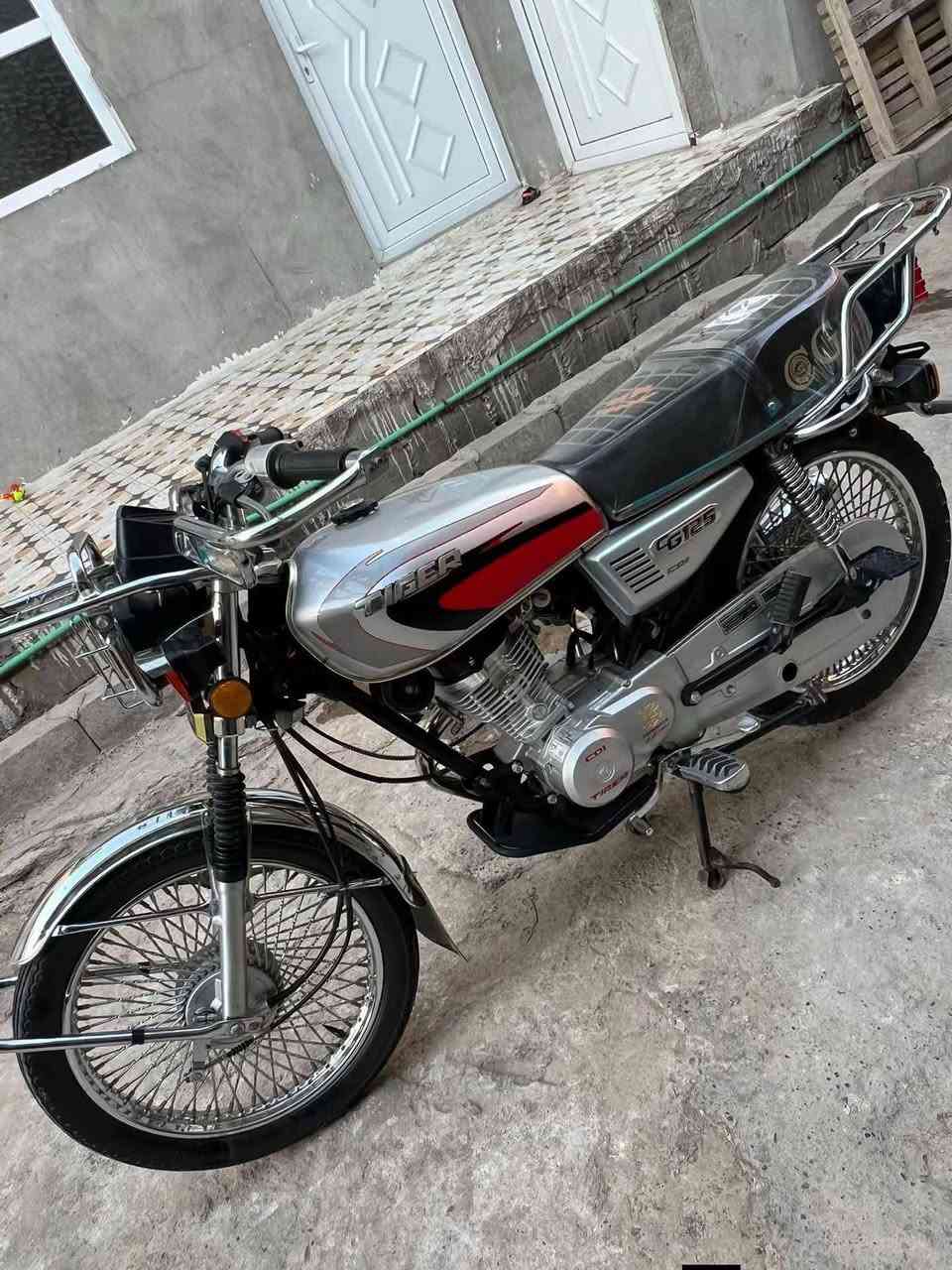 سلام عليكم دراجه وراق البيع سعره 450بيه مجاله 25 قفل بعد لا تعامل شراي خابر عله رقم وتدلللي 0774 867 3489
