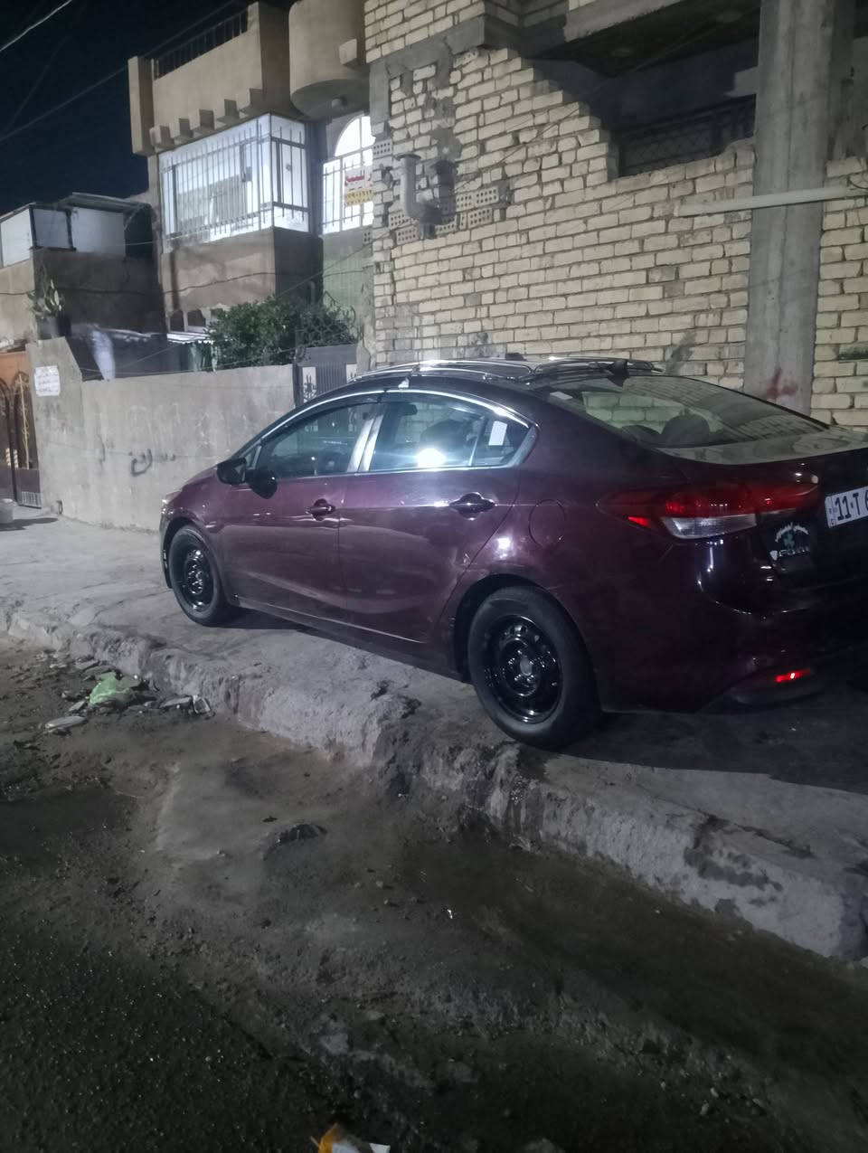 سلام عليكم شباب فورتي للبيع موديل ٢٠١٧ ضربتها جاملغين وبنيد وبيها شخط بل باب ليسرة باقي كفالة مكينة مكفولة لاتنقيص ولاتبخير السعر شدة و١٠ رقم***********
