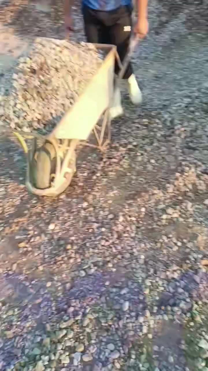 خرسانه أو خبط قياسات C..40
عريانه وربع حصوو
عريانه رمل ناقصه. 4 سم عن ترس
جيس سمنت واحد 
ماء قليل خبط أو خرسانه شاده يطلع عندك
C..40
سلام عليكم نجار قالب نضيف نجاره وحداده حسب الطلب اسعار مناسبه شقل هندسه نضافه مصداقيه 
بناء هيكل كرستا وعمل
*********** احمدالعيداني
