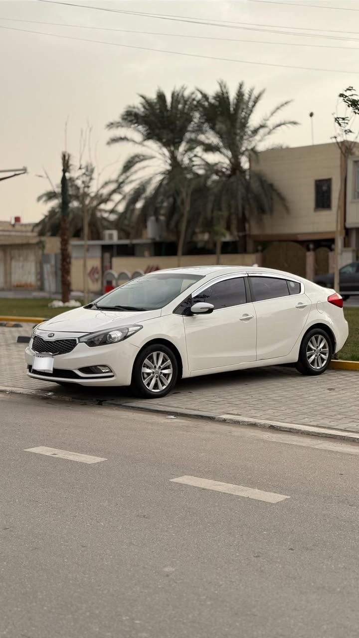 سلام عليكم   #للبيع_فقط
كيا سيراتو    K3
مديل 2015 
ماشية 160 km
#ادوات_ادوات_دخول_جديد
#متومة_ارقام_وسنوية_اصلي

 ( مـوصـفـات )
شاشة كبيرة 
بصمة تشغيل 
كامرة دوارة 
بصمة ابواب 
مري شفط  نظام ترحيب 
فول تحكم ستيرن 
تتدفئة كشن 
تبريد ثلج ❄️
حدادية 100%
سيارة حيل جديدة وجاهزة للخير 
#المكان_بصرة 
#السعر_اتصل_وتدلل
***********
