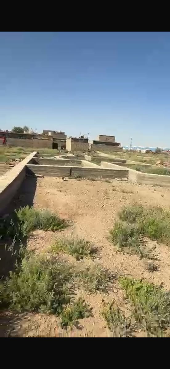 السلام عليكم قطعه ٢١٠م طابو زراعي سند 25 قرار محكمه على شارعين الوجه ١٠ والنزال ٢١ رابع قطع عن البزل مقابل اهل الكرينات مصبوبه رفت شريطي العرض ٤٠ ارتفاع ٥٠ الصب جديد الكاع محدوله ومدفونه سبيس تحويل مباشر التفاصيل داخل الفيديو. للتواصل ***********
