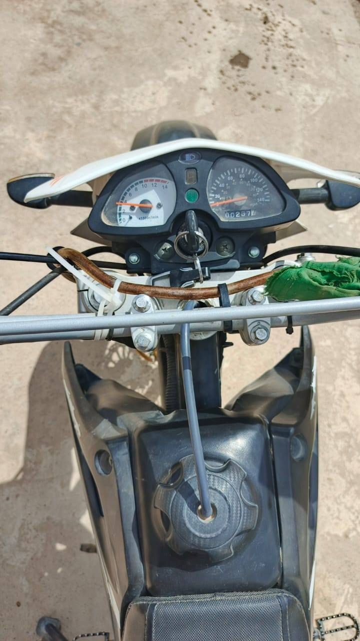 السلام عليكم
للبيع قفاز

موديل 24

محرك 250cc شرط ما مفتوح 

كهربائيّاته كلها شغاله 

بريكاته امامي خلفي شرط 

سلف شرط نگره 

ملاحضه الموطور وضع شركه 💁🏻

مكاني ديالى طريق دلي عباس قريه العجيمي
السعر مليون و350 بي مجال 

رقم الهاتف ***********
