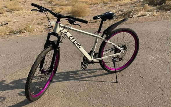 بايسكل رياضي  خفيف الوزن وسهل الحركة جديد جدا كامل من كلشي سعره ١٢٥ وبيه مجال قليل مكانه الصقلاوية ***********
