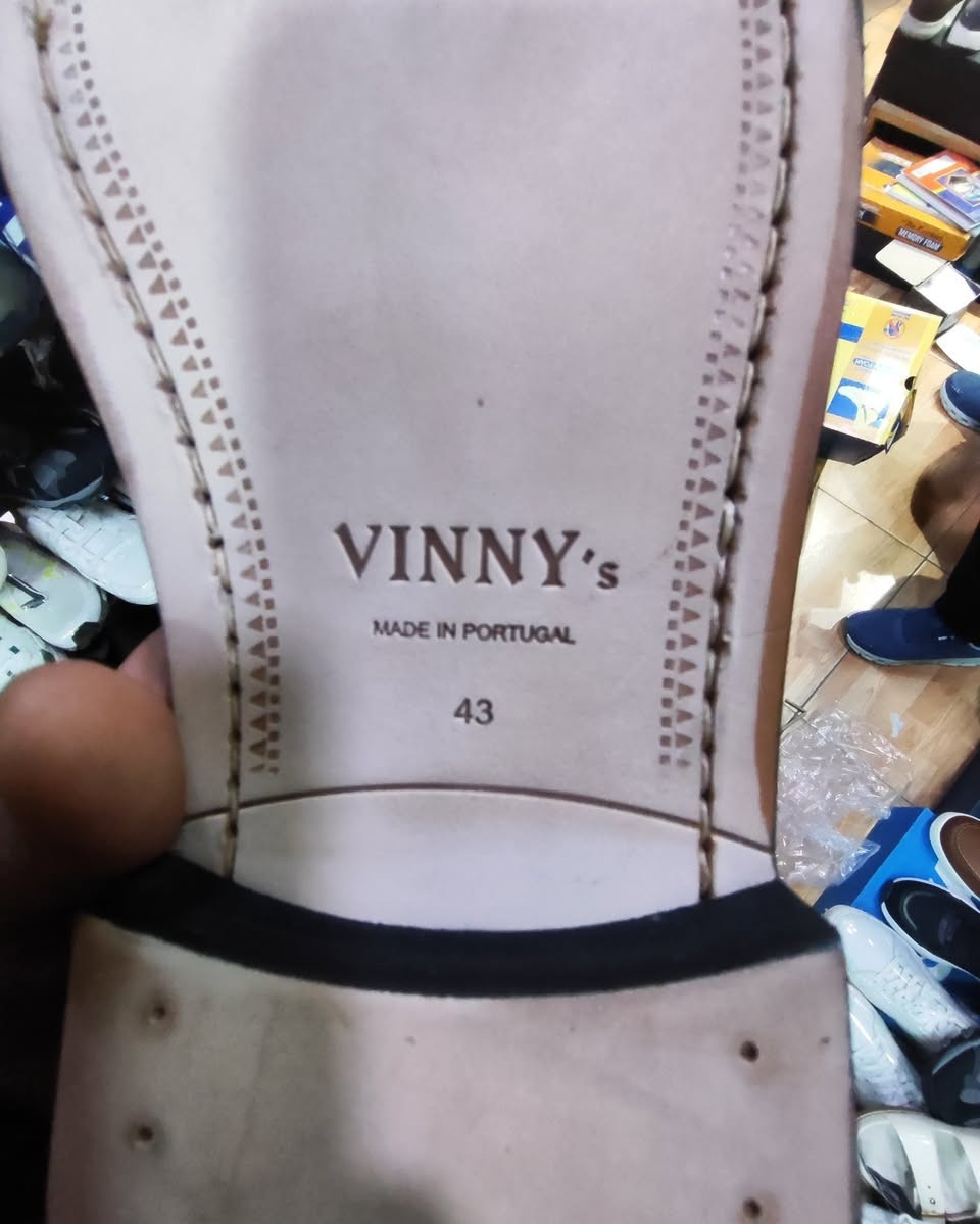 قطعه مختلفه صناعة برتغال 
قياس ٤٣ 
قطعه جديدة أصليه اورجنال 
مكان كرادة داخل مجاور دايموند مول في فرع علاء حداد محل الأيطالي الايطالي


**إذا كنت صاحب هذا الإعلان وتريد حذفه لأي سبب، رجاءا أرسل رسالة إلى الدعم الفني**