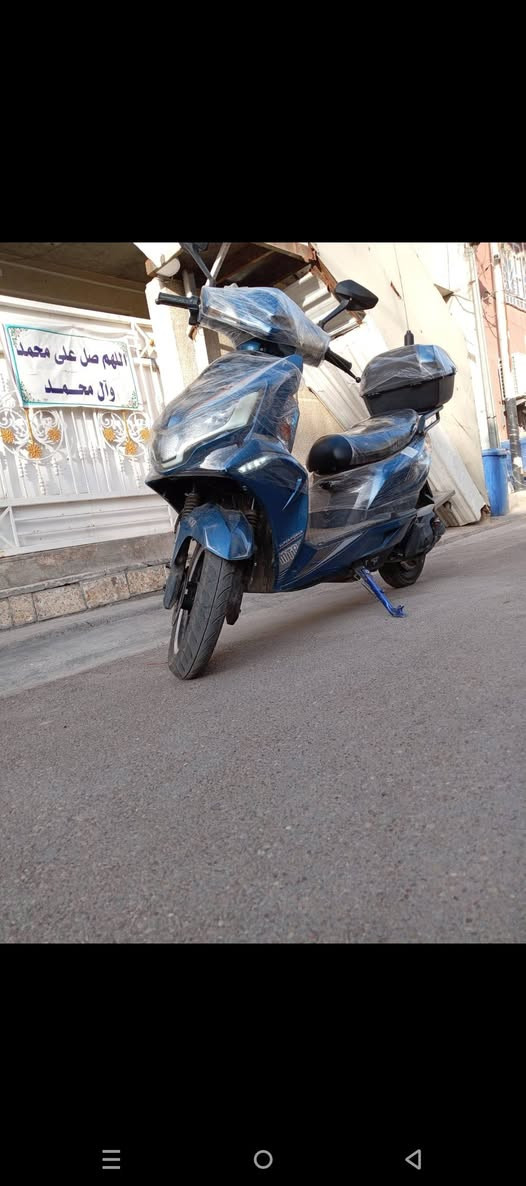 معها هدية مذكورة في ادناه
سلام عليكم... 
للبيع دراجة شحن (MTR) صار مدة من اخذتها نظافتها ٩٠٪ ولكن ضيق المكان احرجني منها
مواصفاتها وسعرها مذكورات في ادناه ورجاءً اقرأ المنشور للنهاية 
1. 6بطارية المسطرة كبيرة جداً 
2. ملف 2000 حقيقي 
3. قفل ستيرن 
4.تشغيل بصمة وتشغيل كارت NFC
5.السرعة الحقيقية 80كم 
6. تقطع مسافة 60 كليو حقيقي 
7. نضام تعليق جدأ عالية بحيث طستها ناعمة جدا
8. لايت زنون جدا عالي 
9. لدات نهاري
10. 3سرعات 
11. نضام R الرجوع للخلف
12.نضام الأمان P 
13. قياس التاير 12/90/90 جدا عالي 
14.حساس بريك 
15. بريك نضام دسكات 

السعر:650 وبيها مجال بسيط  تواصل *********** 
المكان: بغداد_الكرخ.
