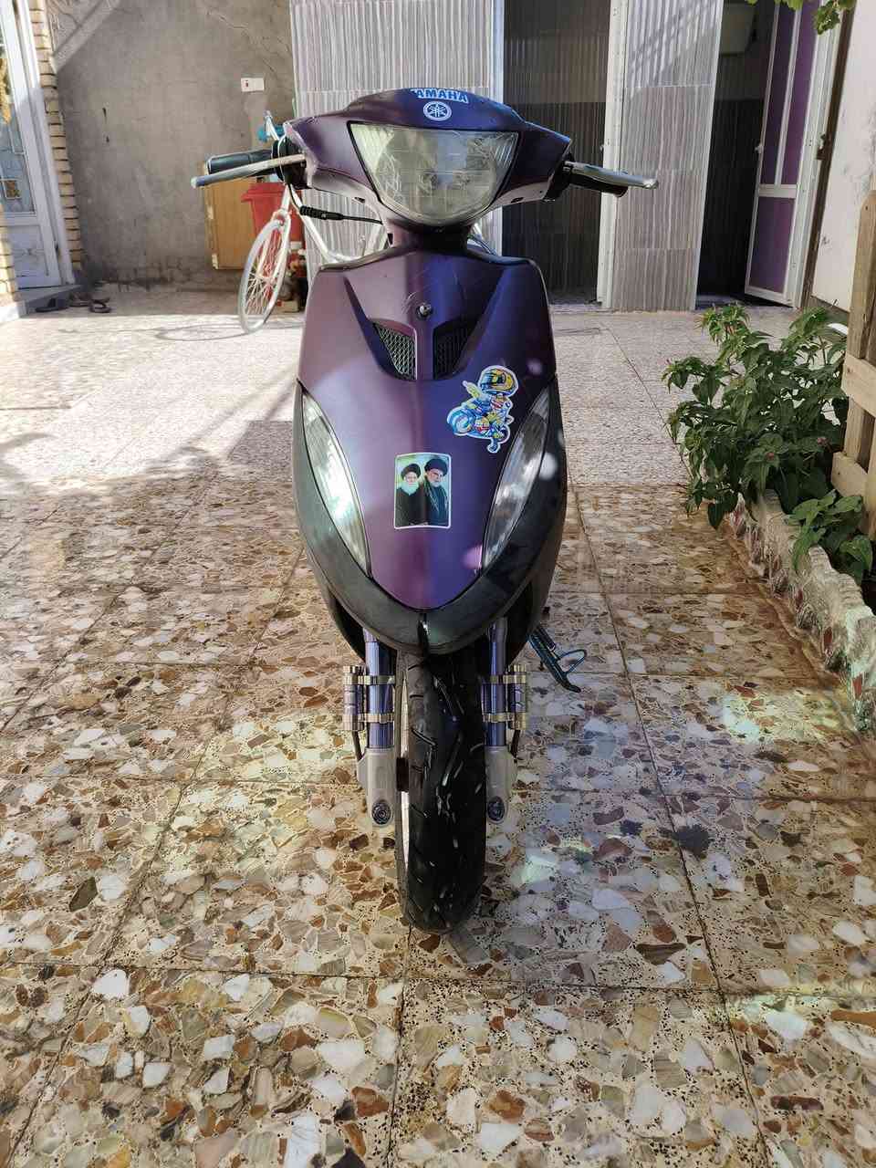 السلام عليكم دراجه ماكس عدله لبيع مزوده بوشه 55 مزود كفرات اربعه ولف ومزود وياله نجمه و مزود شوته اربعه ولف و مزود دبلات امامي اطلي و مزود صلنصه scصوتها قوي وحلو ومزود جك صفح نقصها بس عداد  رايدها ب 750 قفل الدراجه معدلها 130 شرط  مكاني رميثه خلف الملعب القديك التواصل ***********
