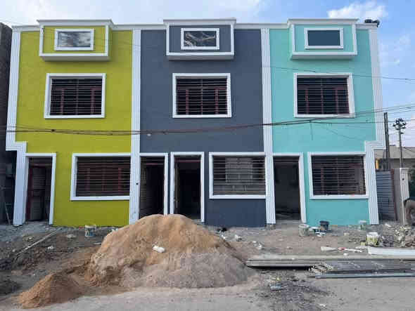 السلام عليكم
مشتملات للبيع 🏠 عدد 2 كل مشتمل المساحة 50 متر

طابو ملك صرف💯💯💯
كامل الخدمات مي ارصفه كهرباء تبليط  عرض الشارع 15

مشتمل الأول يتكون مدخلين استقبال مطبخ حولي خدمات طابق ثاني غرفتين نوم مع  بيتونه سطحين

الواجهة 5 والنزال 10 🏠

 يسلم مفتاح 🔑🔑🔑🔑🔑

مشتمل ثاني  يتكون من مدخلين استقبال مطبخ حولي خدمات طابق ثاني غرفتين نوم مع  بيتونه يسلم مفتاح🔑🔑🔑

 الواجهة 5 والنزال 10 
 قيد الانشاء يسلم مفتاح🔑🔑

طابو ملك صرف💯💯
كامل

 الخدمات مي ارصفه كهرباء تبليط عرض الشارع 15
 موقع
بغداد /ابودشير مربع آلالف قرب شارع الصيرفه

***********
***********
