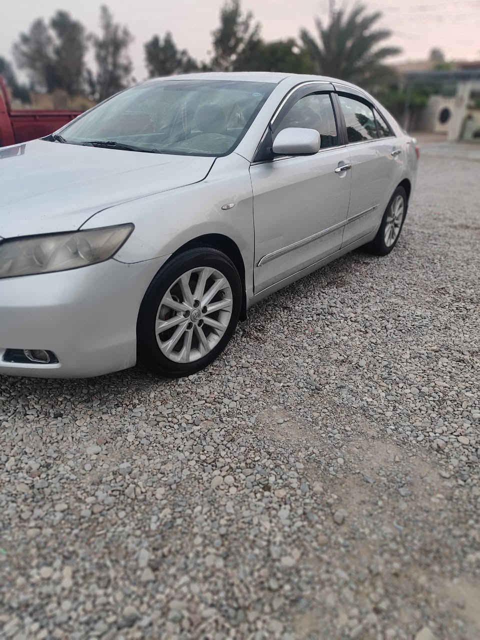 كامري خليجي موديل 2007
فئة GL
رقم شمالي بيهة شوية بل جامرلغ بارد
وبي شوية شخوط بارد 
كير محرك مكفول 
تخم تاير وحتة السبير جديد 
حدادية  جديد 
سنوية 2029 
***********
