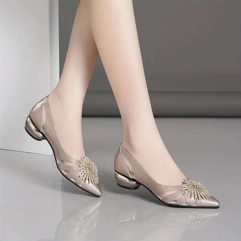 تتوفر احذيه شي ان جديد مامستخدم 
ابيع جمله للاستفسار مراسلة الصفحه 
او واتساب ***********
