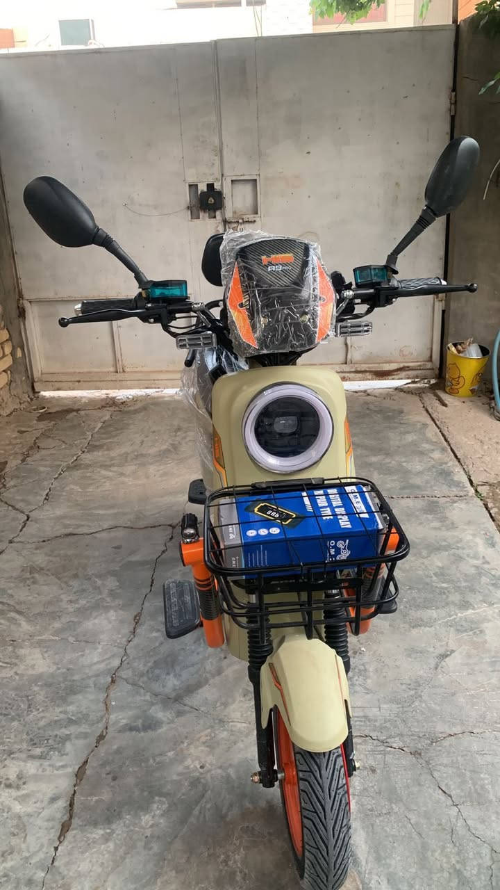 دراجه R9pro جديد استخدام يومين فقط مستعجل ع البيع السعر 700  ماخذهه ب850 بيهه مجال قليل رقم ***********
