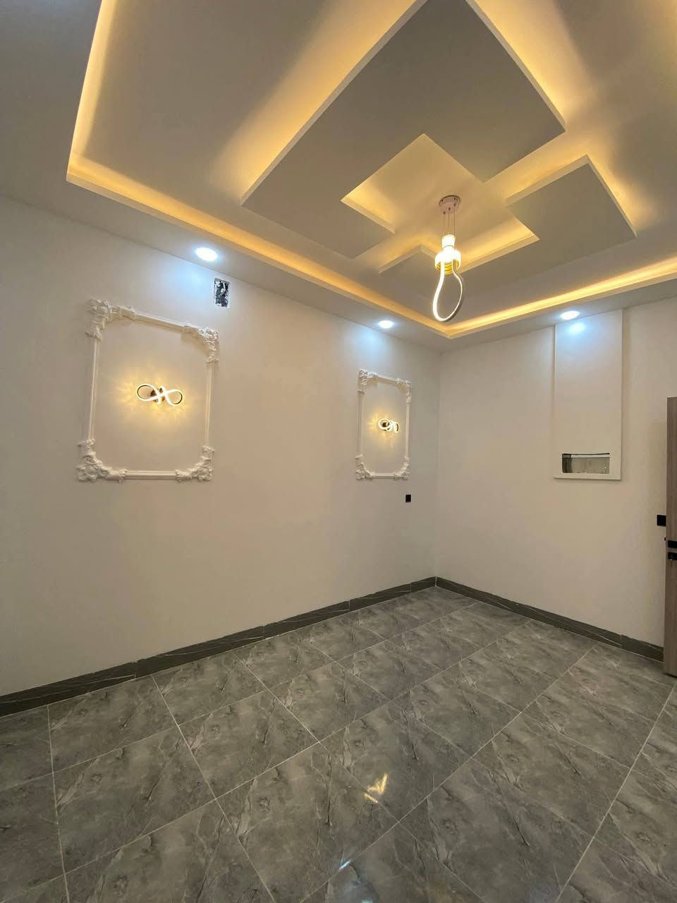 للبيع للبيع دار مساحه ١٠٠متر مربع طابقين زيرو تسليم مفتاح فوري *********** *********** او مرجعة عقارات علي الحافظ موصل مدخل شقق الخضراء

