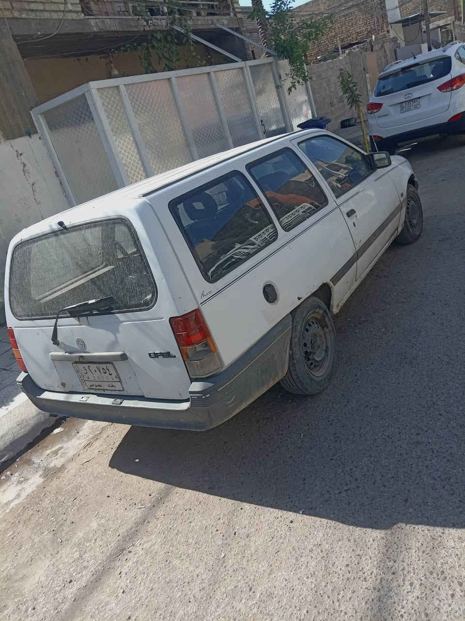 اوبل موديل 91 محرك وكير بلادي سياره كير عادي حداديه جيده سياره تخم تاير جديد كهربائيات كلها شغاله وكلها بلاديه سياره بلاديه بدون حادث وبدون ضربه وبدون صبغ السعر 29 ورقه بيها مجال بسيط استفسار على هذا الرقم*********** محمد العنوان بغداد الشعب
