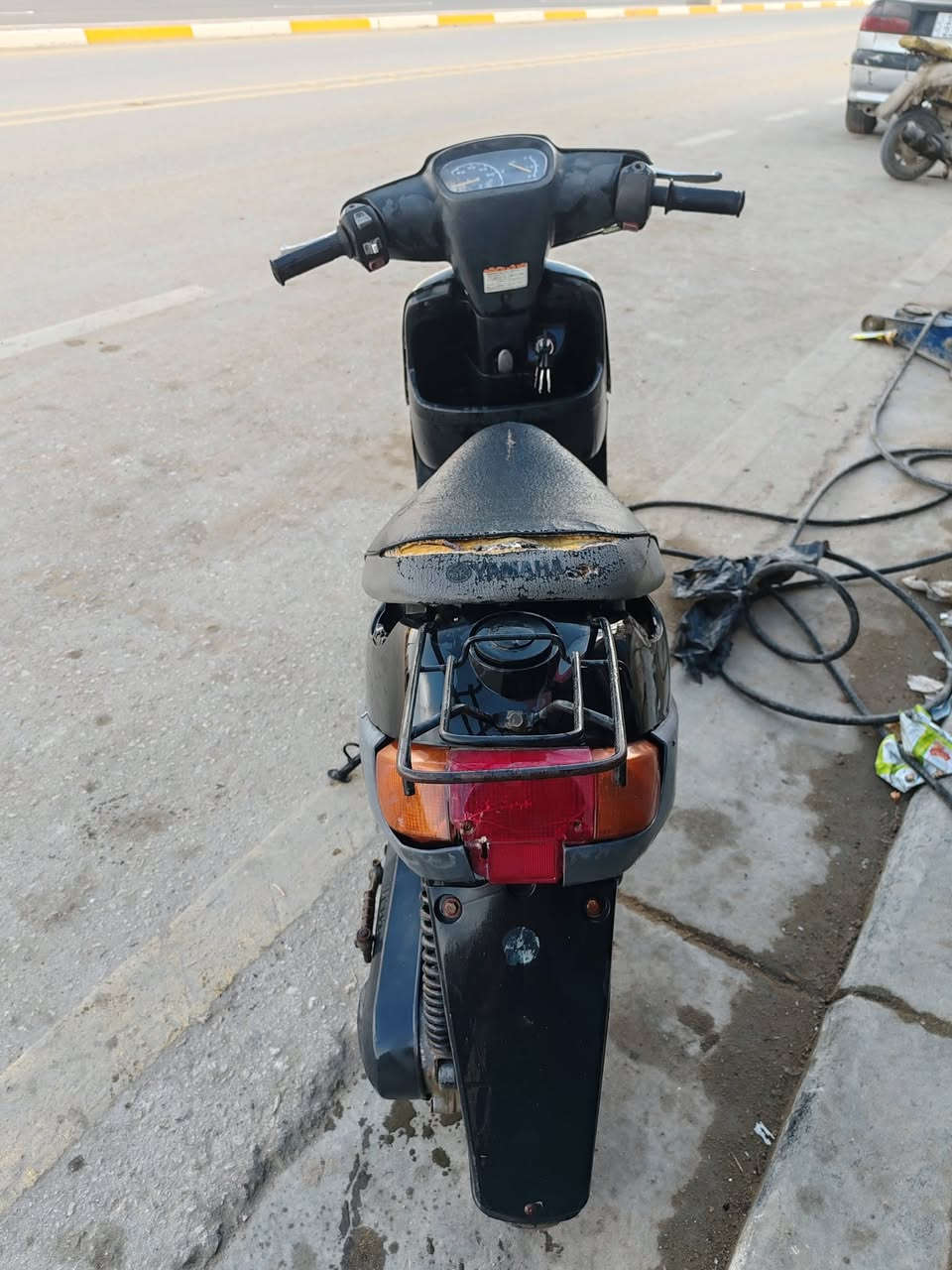 السلام عليكم ورحمة الله دراجه بطه دراجه عطلت وما شتغلت عندي عفتها فتره وهسه اريد ابيعها برميل وتايرين غراضها كلها كامله حتى صالنصه موجوده فاتحها نقص استان الوسط اما البقيه كلها كامله مكاني كربلاء رقمي ***********سعرها 90 الف
