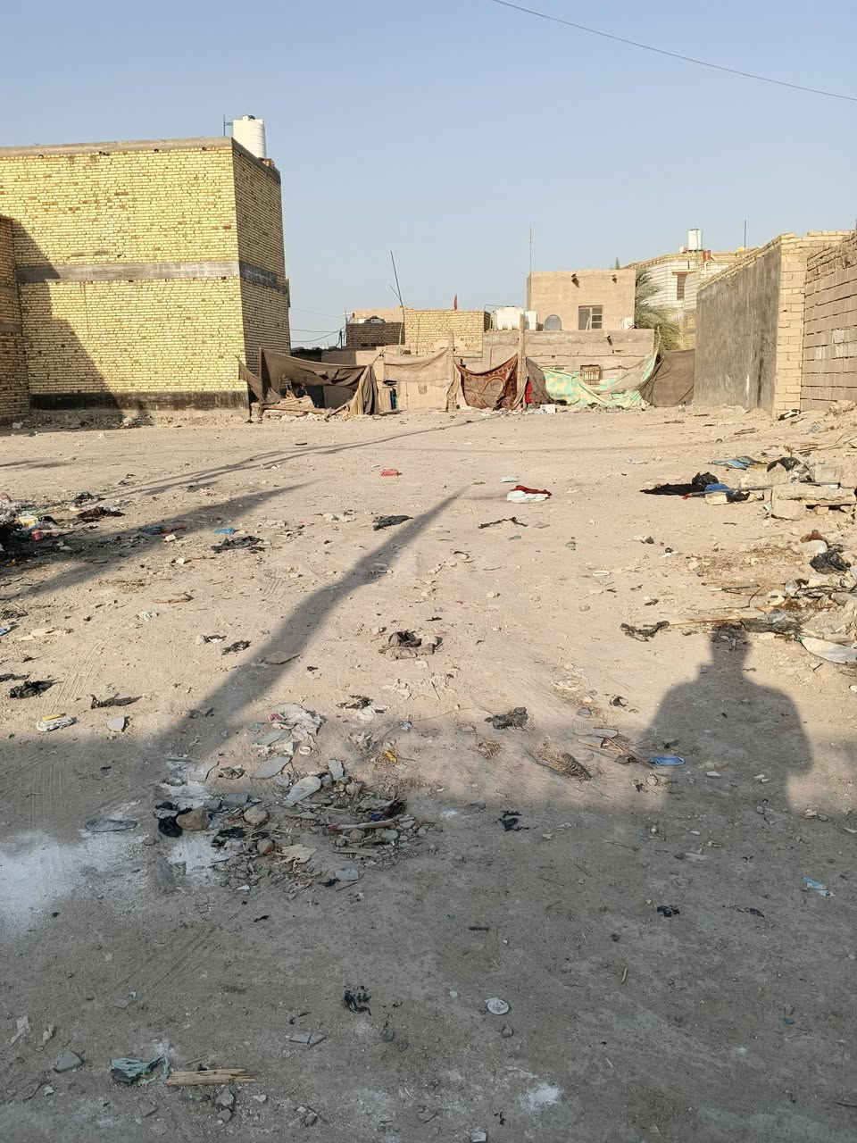 السلام عليكم توجد قطعتين طبك زراعي المكان قرب معمل دبي خلف الابروتين مساحته الوحده 200 متر وجه 10 ونزال 20 المساحة الكليه 400 متر مدفونات ومحدولات سعر الوحده 20 الاستفسار *********** امجد للعقار مستعدون لكافة العروض
