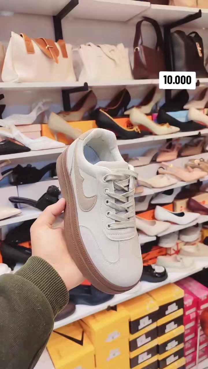 #جمال طفلك . سيدتي يبتدأ من  جنات للأحذيه والحقائب ✅🫠

#حذاء رياضي موديل يجنن  ❤‍🔥

#قيااسات 37-38-39-40-41♥️ ✨ 

#ألوان كما وضح في الفيديو 4ألوان 

العنوان / ديوانية قضاء عفك سوق الجمعه الاول مجاور
 الحلويات
      محل  علي حليم

       واتساب  ***********
      توصيل جميع محافظات العراق
