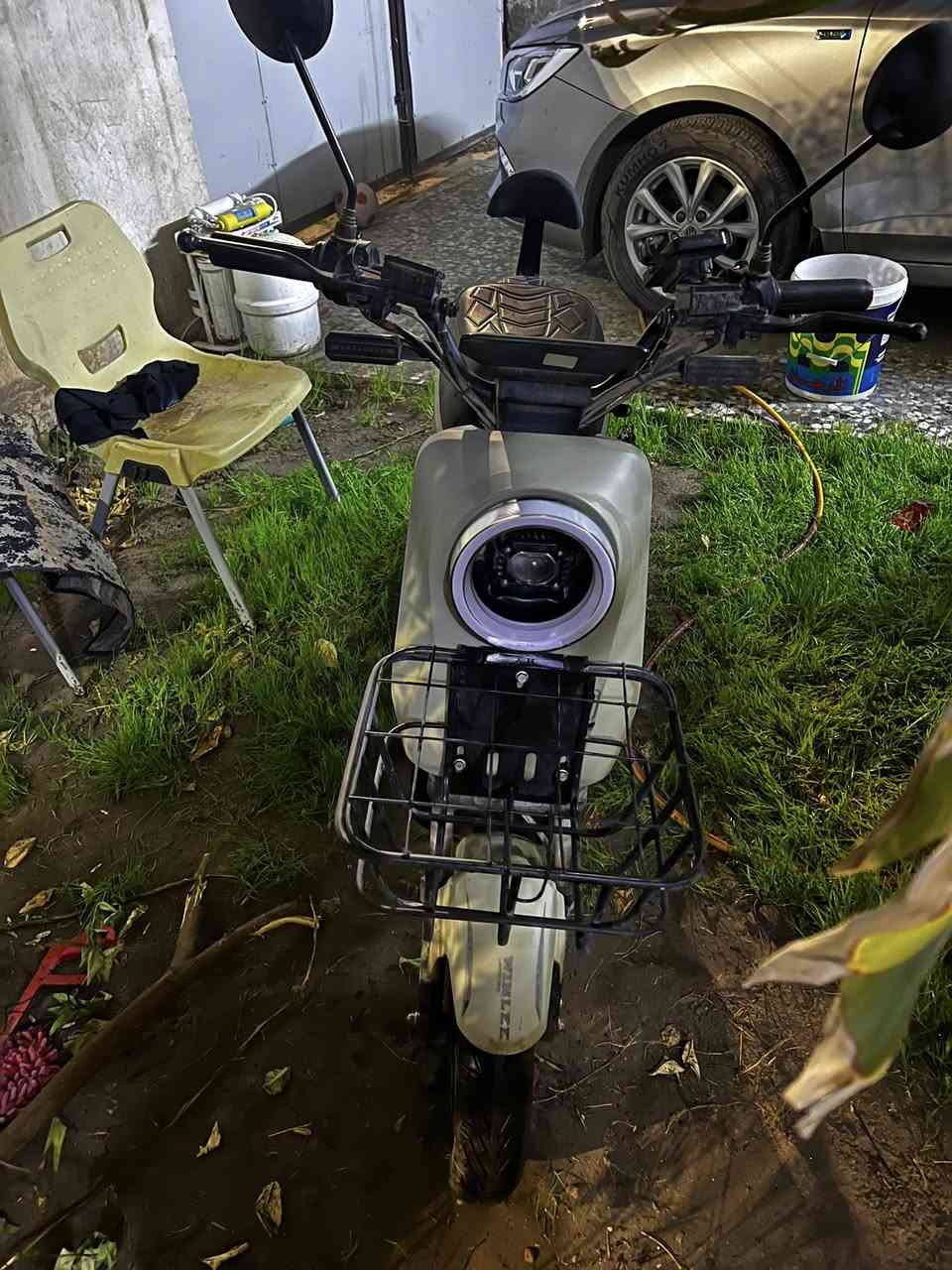 ار 9 للبيع نضيفة صارلها اقل السنة عندي خمس بطاريات مو اربعة بريك دسك ضوة عالي ناصي رماش ستاند تلفون وضع بارك بيها اربع نمر وبيها بك ترجع ليورة سويجات ثنين وبصمة وكارت نضيفة ماطالعة مكانات بعيدة 
سعرها 450 بيها مجال 
مكاني قرب جزيرة بغداد 
***********
